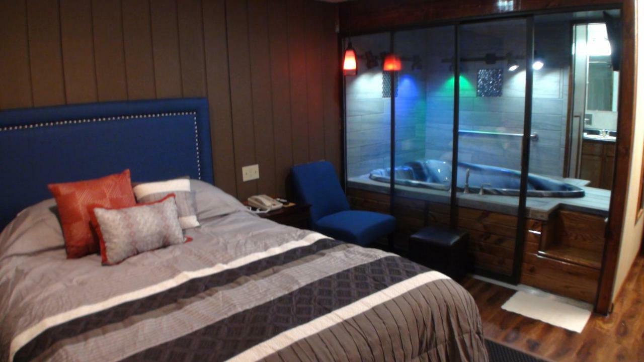 Motel 72 Grayling Exteriör bild